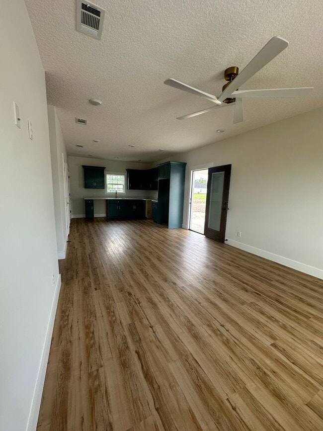Building Photo - 3 Bed 2 Bath House