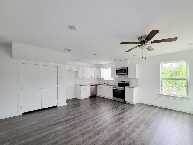 Foto del edificio - 8122 Sterlingshire St