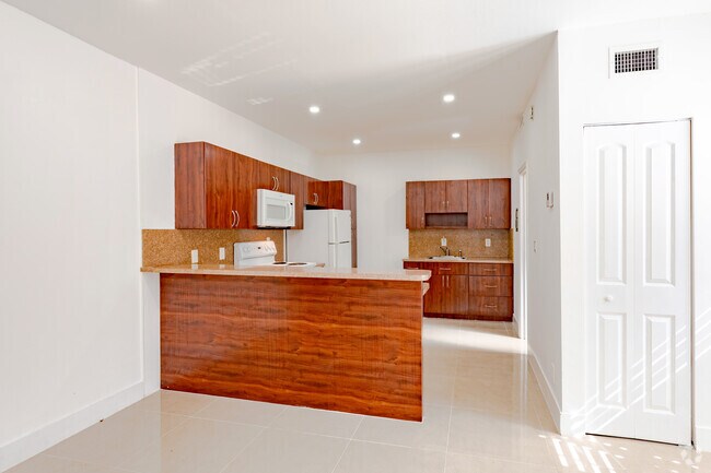 Estudio - 450SF2 - Sala de estar - YOUNG CIRCLE APTS