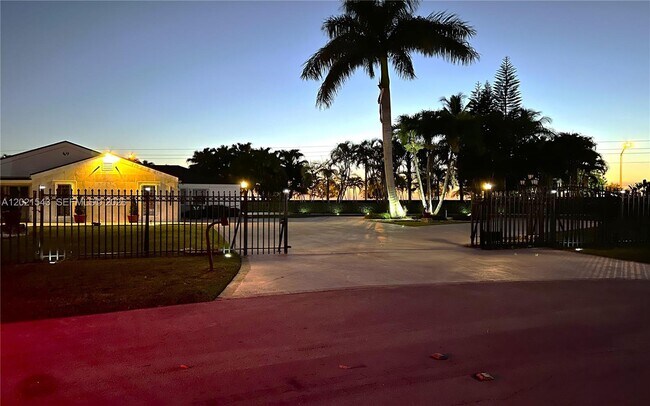 Foto del edificio - 15540 SW 156th Ave