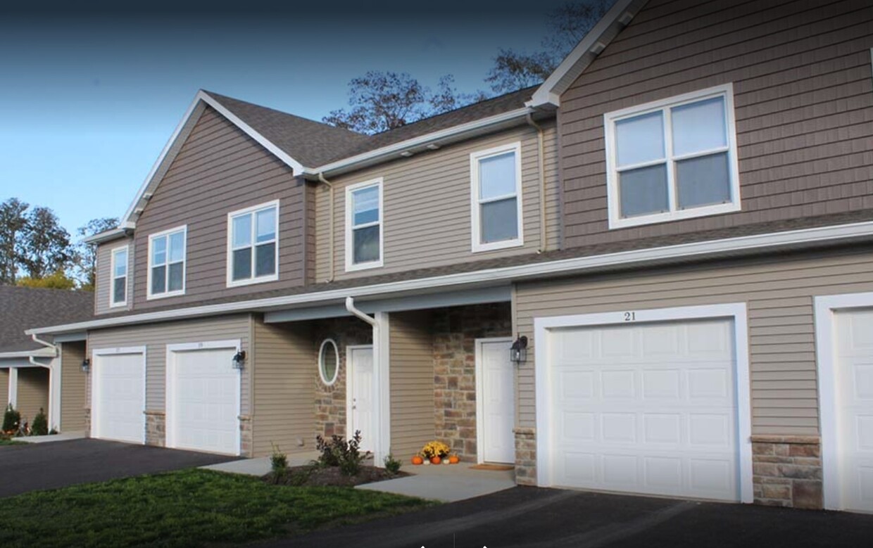 Foto principal - Keuka Shores Rental Townhomes