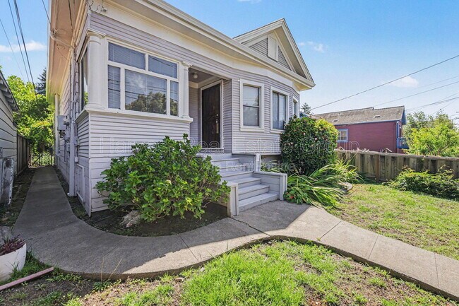 Building Photo - 2417 Eighth Street