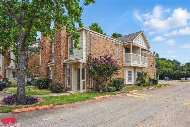 Building Photo - 2626 Holly Hall St