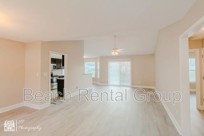 Foto del edificio - 246 Macarthur Dr