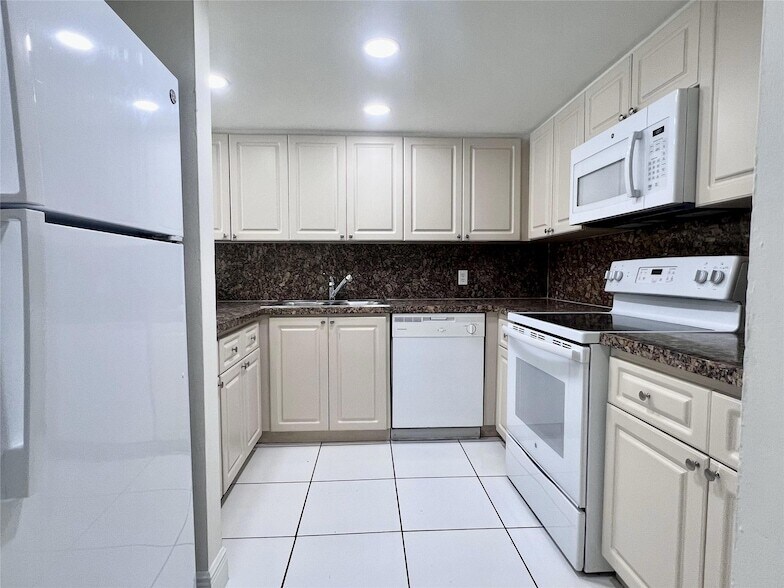 Primary Photo - 17350 NW 68th Ave