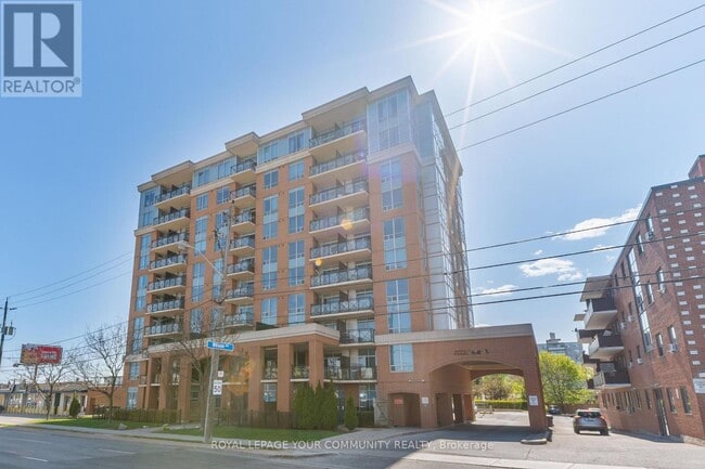 Building Photo - 2772-2772 Keele St
