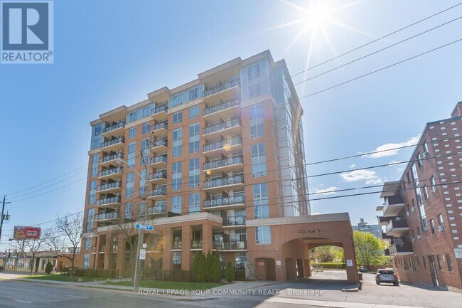 Photo du bâtiment - 2772-2772 Keele St