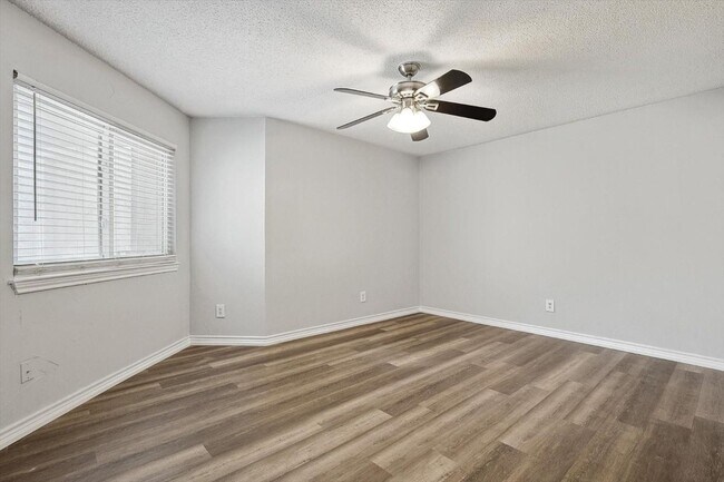 Foto del edificio - 9805 Walnut St