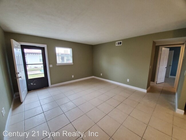 Building Photo - 5500 Beach Dr