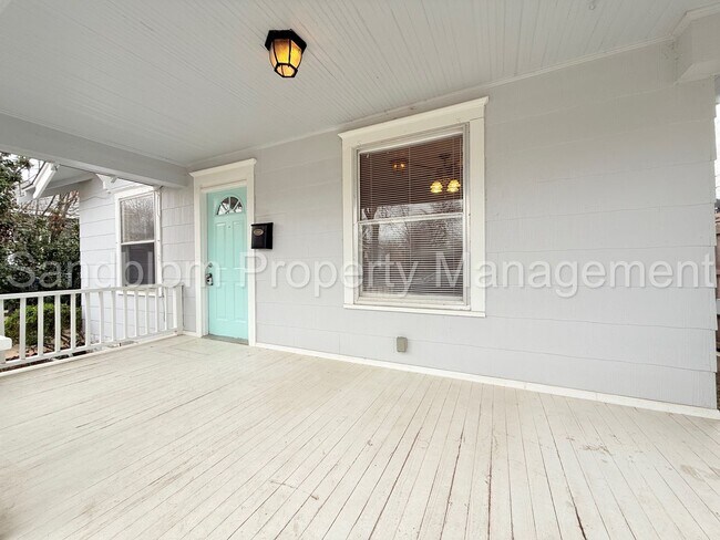 Foto del edificio - For Lease | Cherry Street | Available April 15th