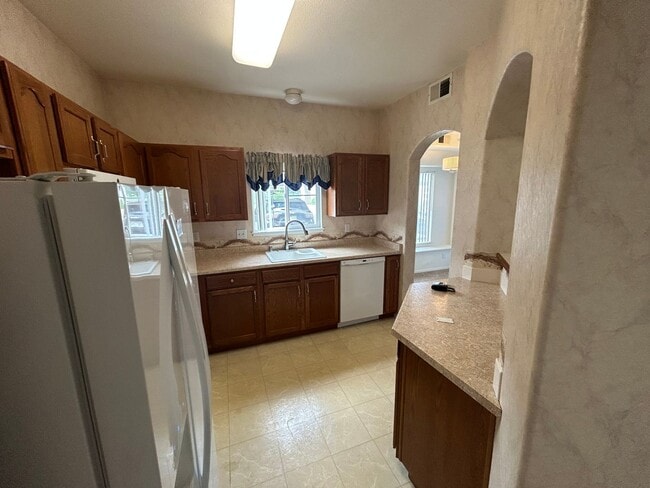 Building Photo - Nice 2 bedroom, 2 bath condo close to Fort...