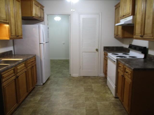Building Photo - 313 Somerset Dr