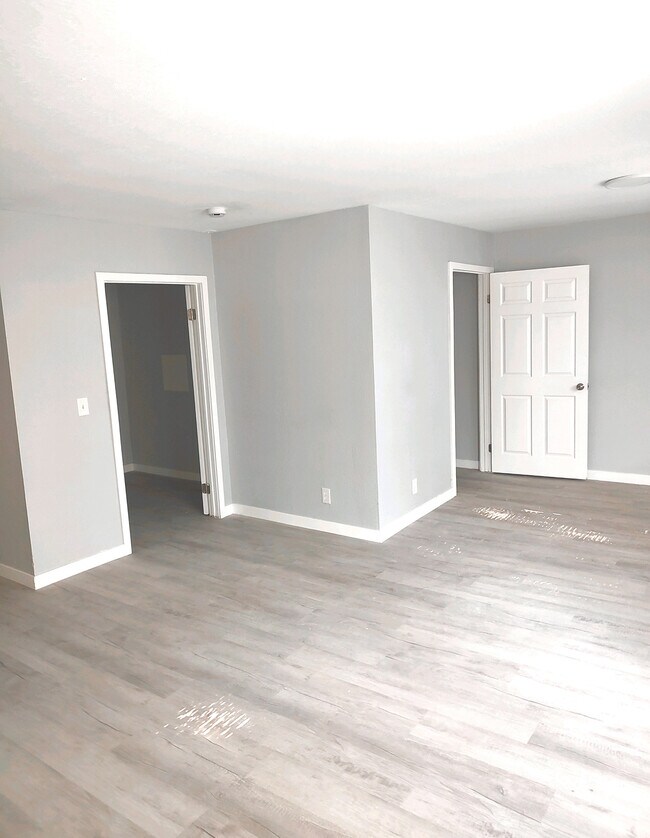 Foto del edificio - 2358 E 3rd St
