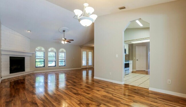 Building Photo - 478 Encarnacion St