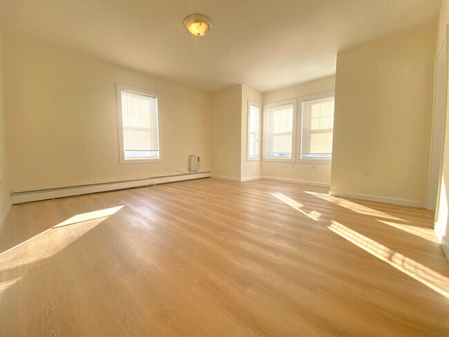 Building Photo - 13 Sanborn St
