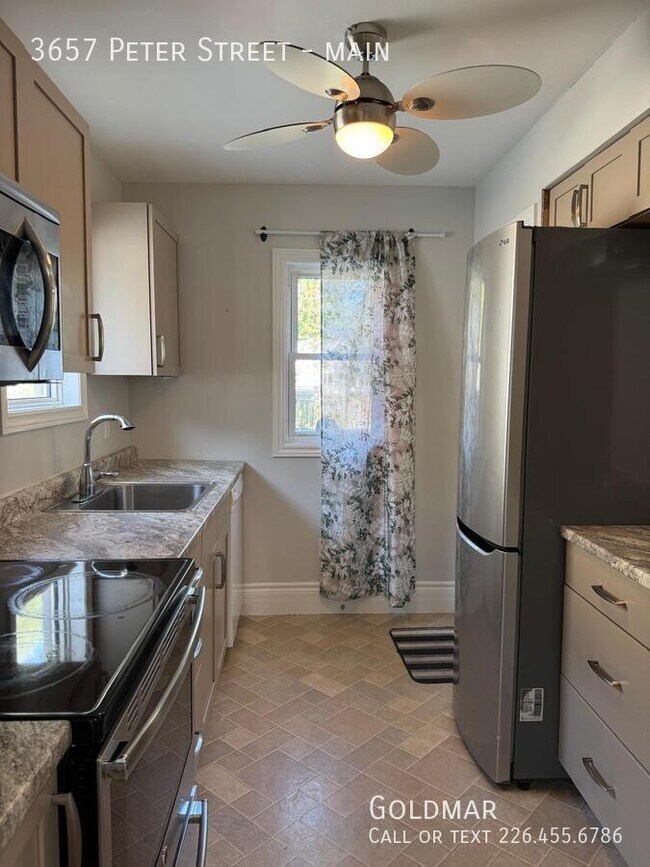 Building Photo - Beautiful main floor unit available immedi...
