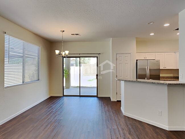 Foto del edificio - 2476 W Lewis and Clark Trail