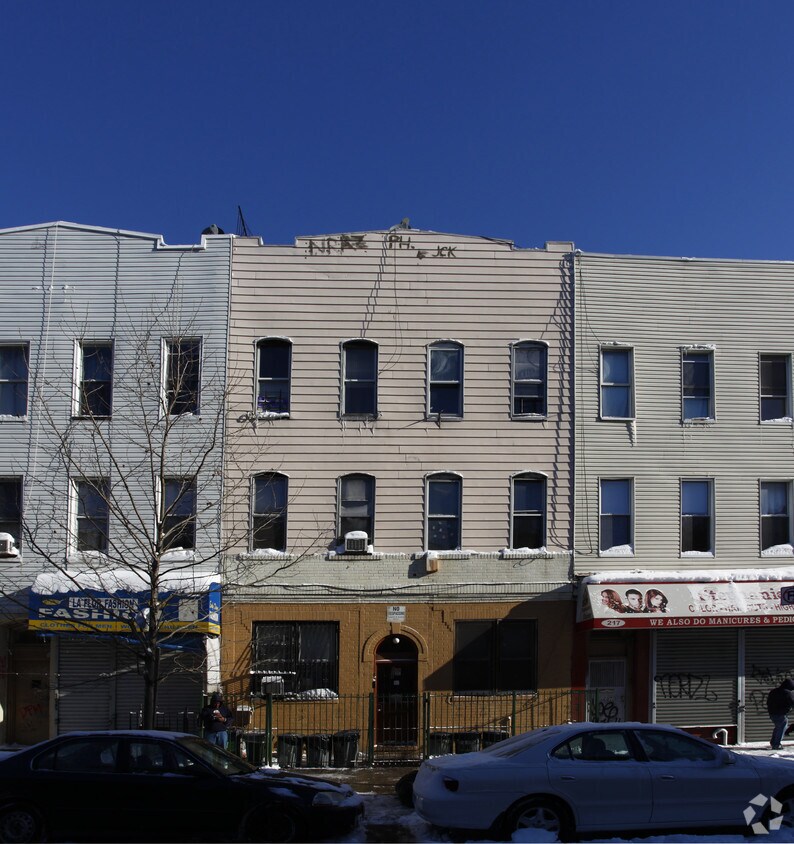 Building Photo - 215 Irving Ave