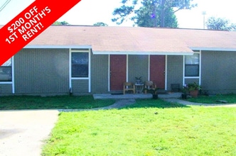 Building Photo - 208 Squirrel Haven Rd