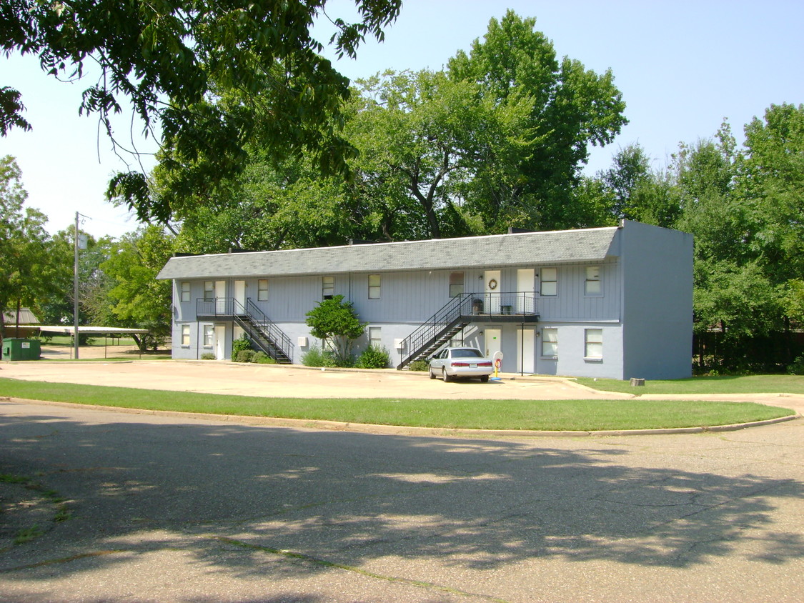 Primary Photo - Pine Street Apartments