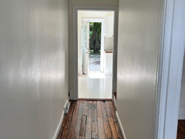 Foto del edificio - 4 Bedroom Single Family Home in Philadelphia