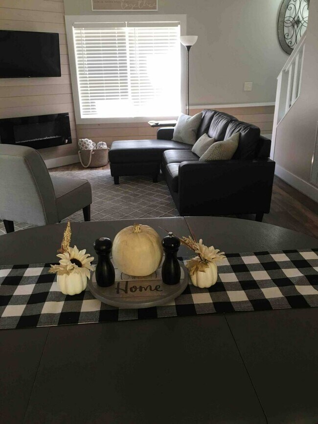 Foto del edificio - 251 Landwood Ln