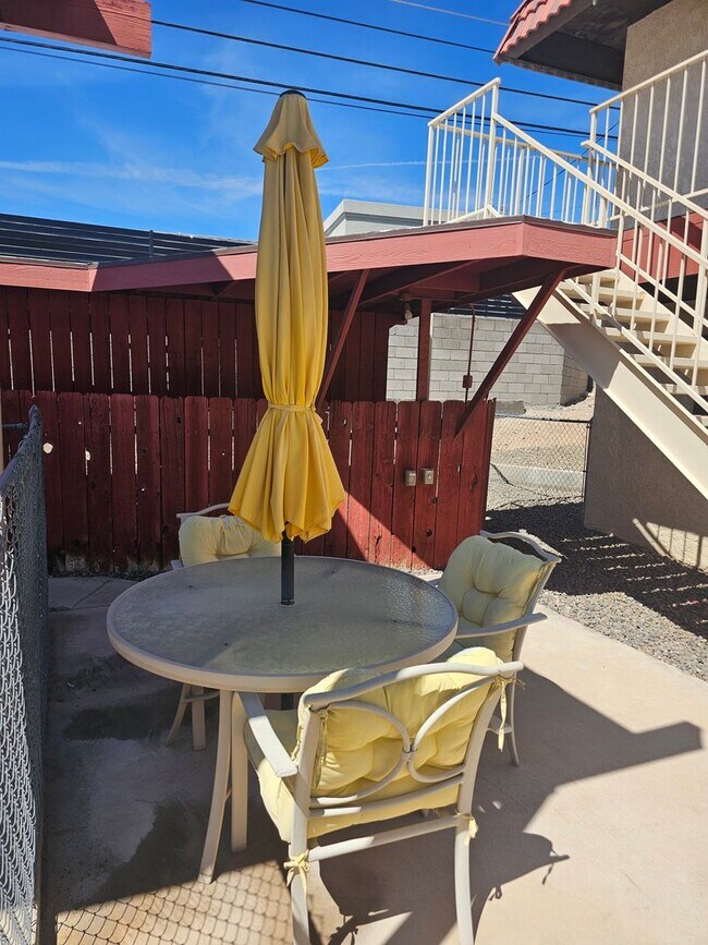 Building Photo - Unfurnished Condo Long Term