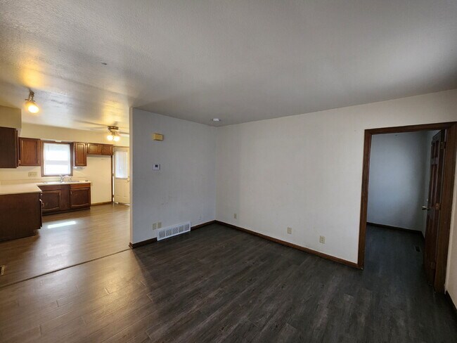 Foto del edificio - 2 Bedroom Lower with Garage