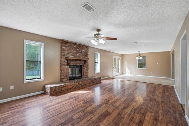 Foto del edificio - For Rent: Charming 3 Bed / 2 Bath Home with all the Cozy Vibes!