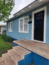 Building Photo - Room in House on Motel Dr