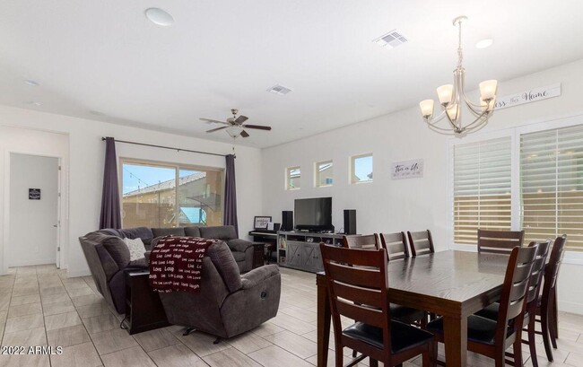 Foto del edificio - 10148 W Angels Ln