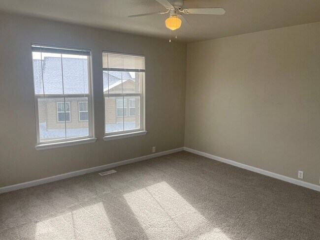 Building Photo - Monument remodeled townhome