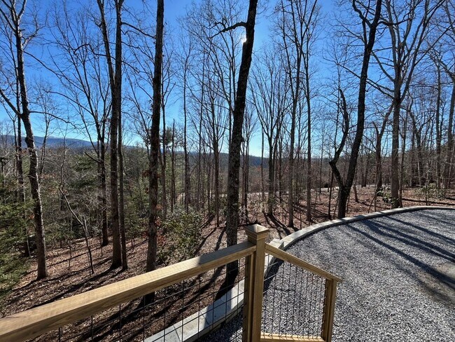Foto del edificio - Fairview Modern Magic in the Woods!