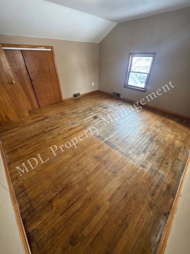 Building Photo - 909 Mackinaw St