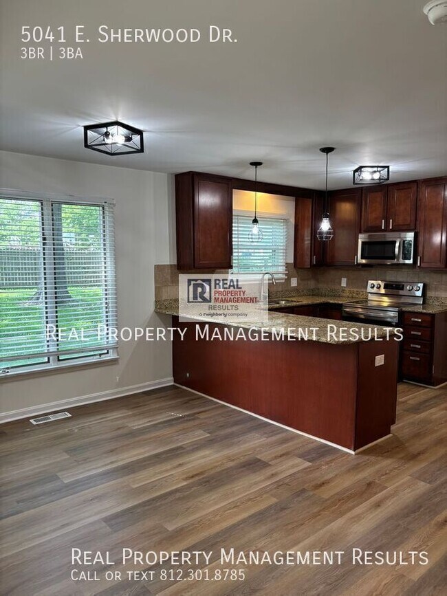 Foto del edificio - 5041 E Sherwood Dr