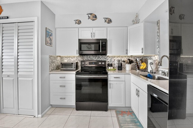 Building Photo - 14527 Bonaire Blvd