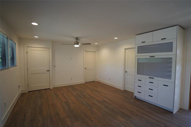 Building Photo - 1702 Giles St