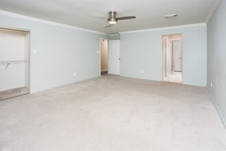 Building Photo - 9800 Pagewood Ln Building Photo - 9800 Pagewood Ln