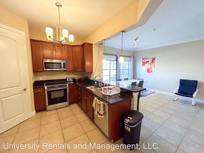 Building Photo - 2 br, 2 bath House - 230 SW 2nd Avenue #302