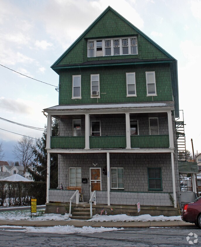 Building Photo - 303 W Grove St