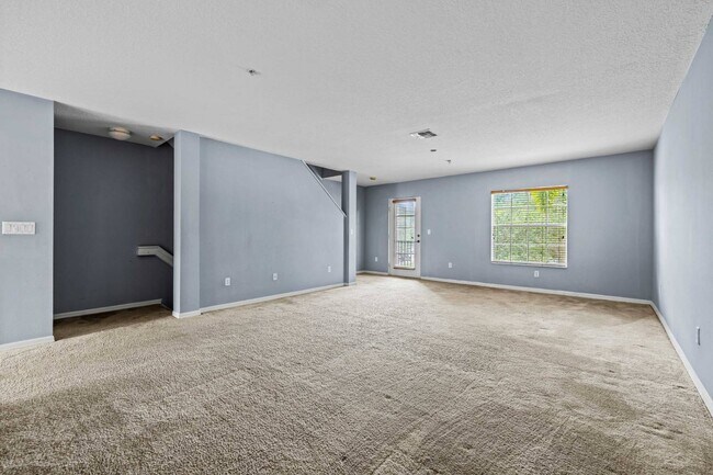 Building Photo - 1944 SE High Springs Dr