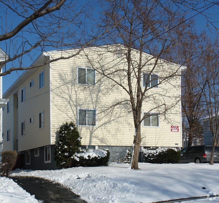 Building Photo - 1412 Spring St