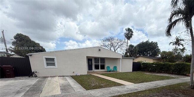 Foto del edificio - 6497 W 8th Ln