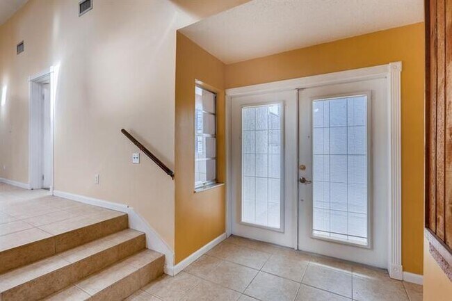 Building Photo - 1107 E Court St, Tarpon Springs, FL, 34689