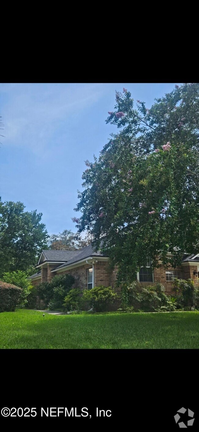 Building Photo - 1561 Stonebriar Rd