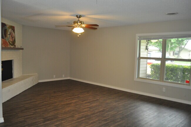 Foto del edificio - 817 Mulkey Ln