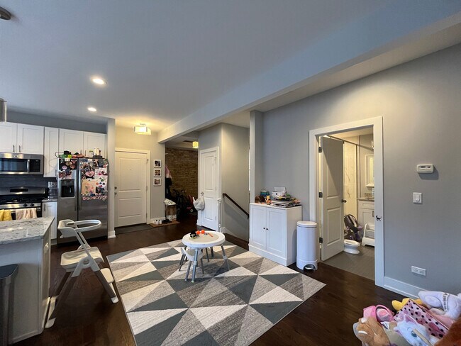 Foto del edificio - 1750 W Summerdale Ave