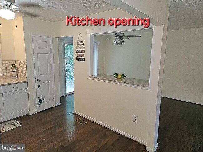 Building Photo - 9512 Blanchard Dr