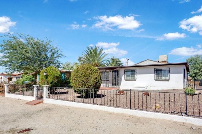 Spacious 3 Bed, 2 Bath Home Near UofA - Pe... - Spacious 3 Bed, 2 Bath Home Near UofA - Pe...