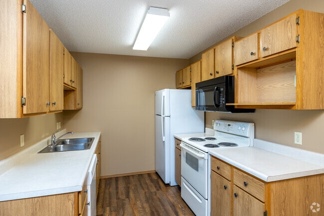 2BR, 1BA - 1,030SF - Kitchen - Chapelwood III Apartments